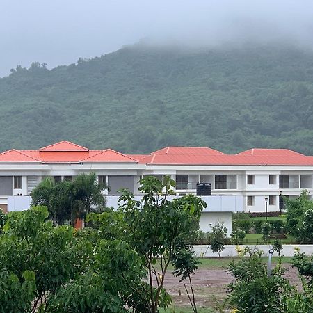 Mizzle Exotica Lonavala Appartement Buitenkant foto