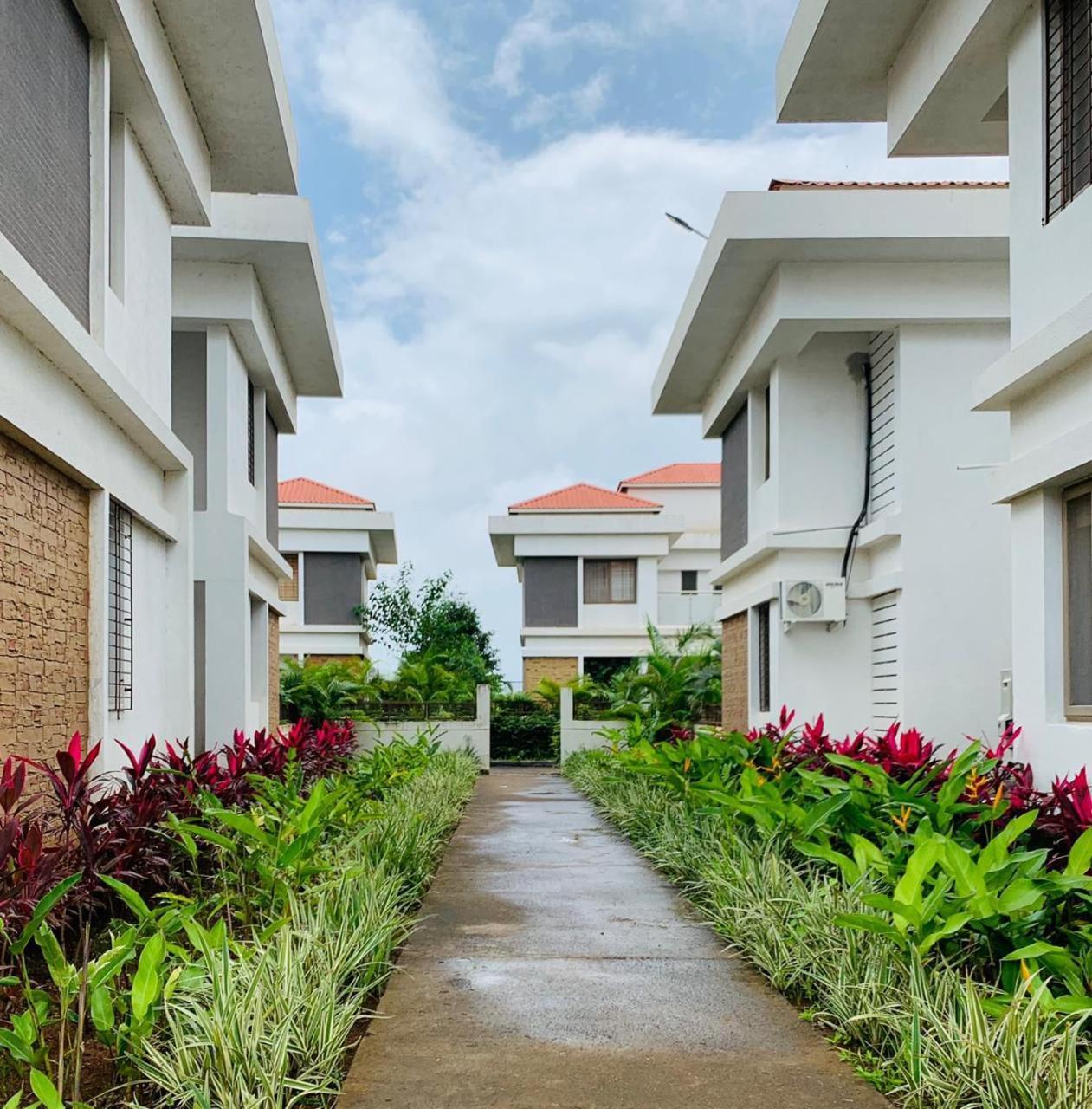 Mizzle Exotica Lonavala Appartement Buitenkant foto
