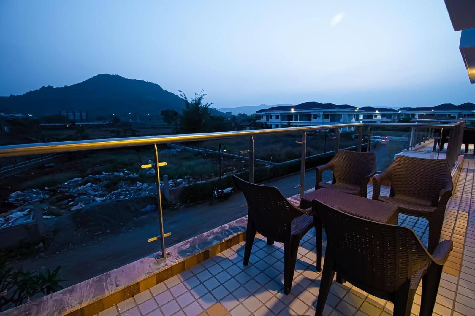 Mizzle Exotica Lonavala Appartement Buitenkant foto