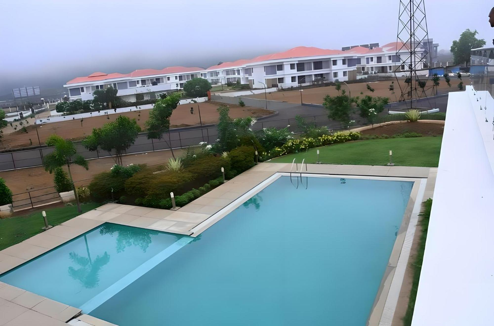 Mizzle Exotica Lonavala Appartement Buitenkant foto