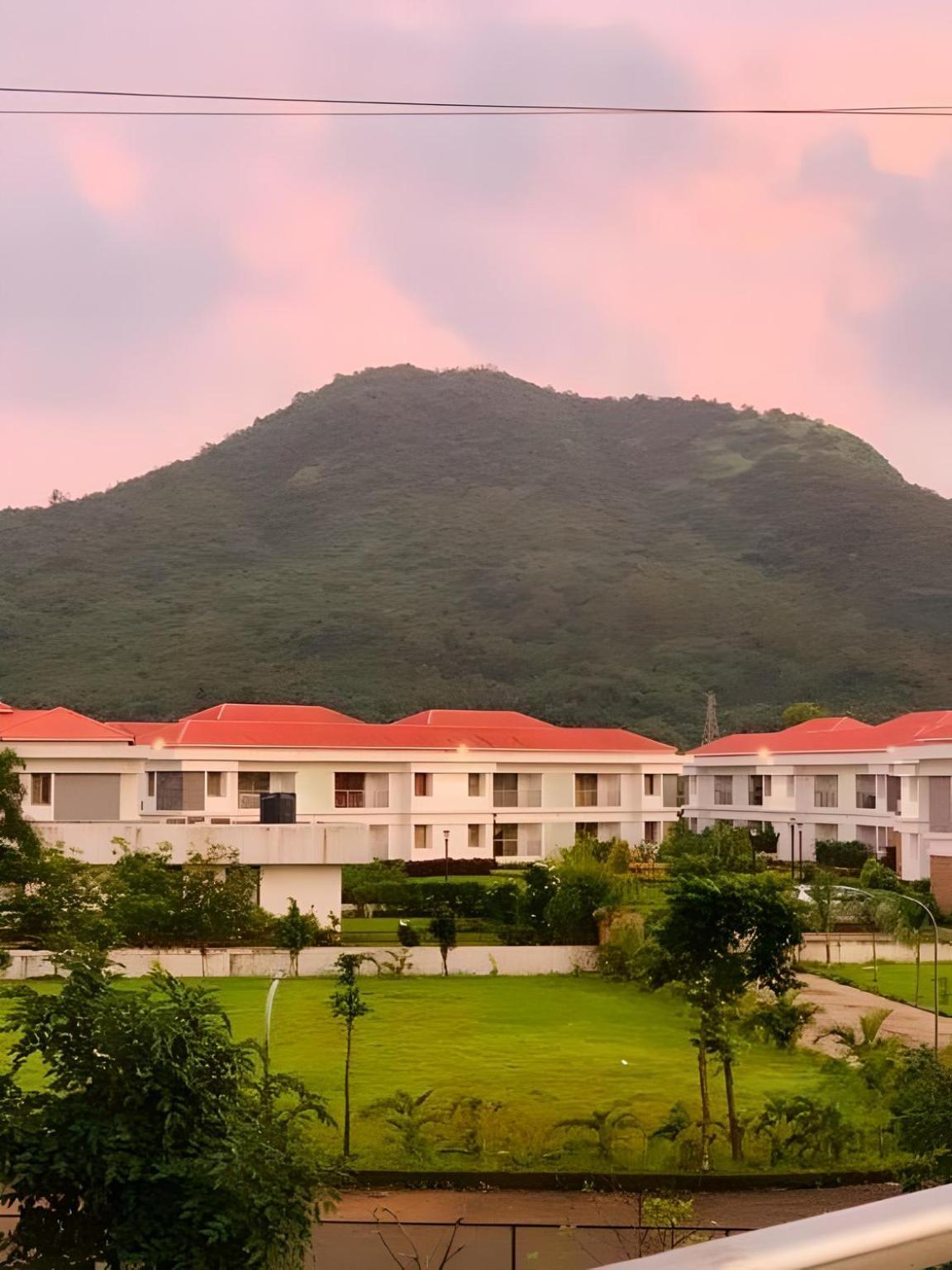 Mizzle Exotica Lonavala Appartement Buitenkant foto