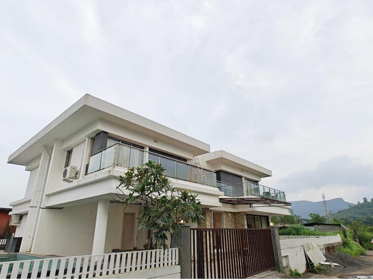 Mizzle Exotica Lonavala Appartement Buitenkant foto